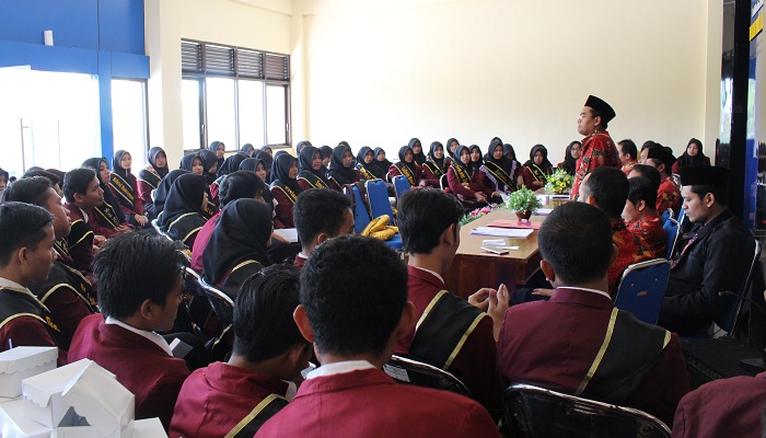 Wajah Ceria Nampak pada Calon Wisudawan FAI Universitas Yudharta Usai Proses Yudisium