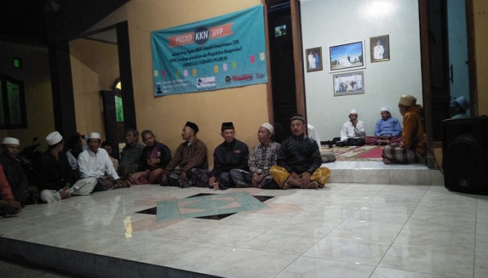 KKN Kel. 11 Mengadakan Tasyakuran dan Sosialisasi Program di Desa Semare Keraton