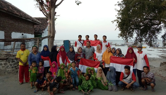 Mahasiswa Yudharta Motivasi Warga Kapasan sadar Pasang Bendera Merah Jelang HUT RI Ke-73