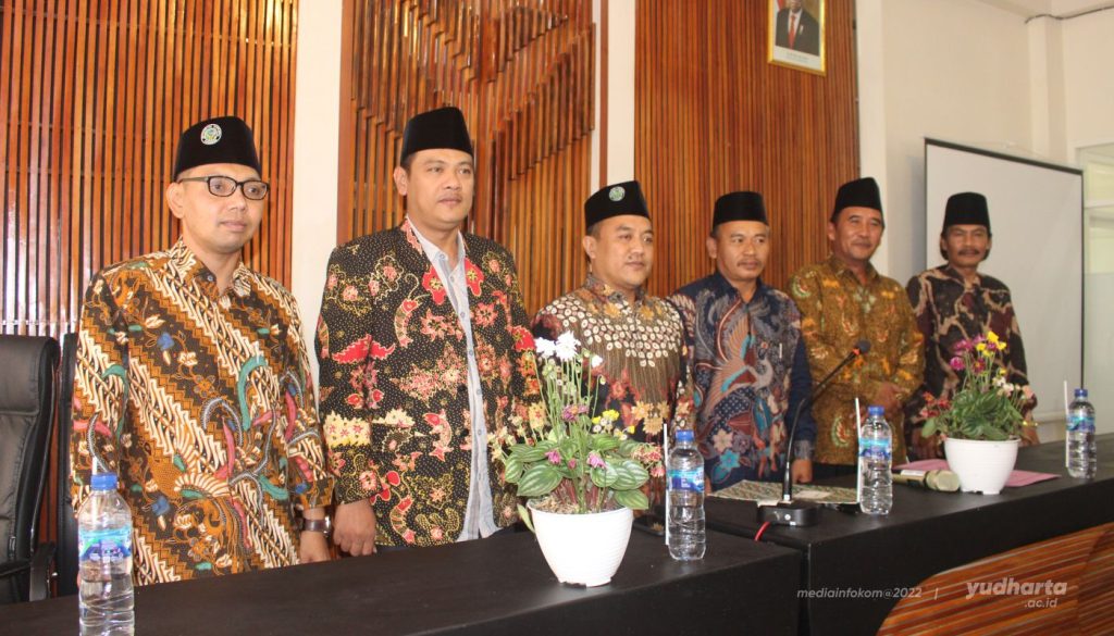 Pelantikan Wakil Rektor I Universitas Yudharta Pasuruan, oleh Ketua Yayasan Darut Taqwa