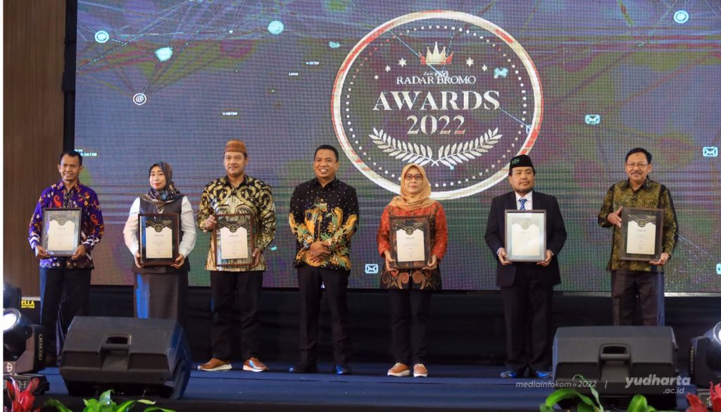 Universitas Yudharta Pasuruan Raih Penghargaan Radar Bromo Award 2022