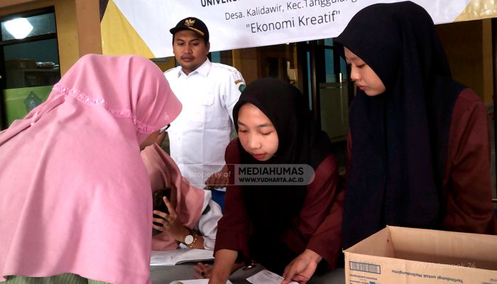 Mahasiswa KKN Kelompok 24 Ambil Bagian dalam Distribusi Sembako untuk Masyarakat Kurang Mampu