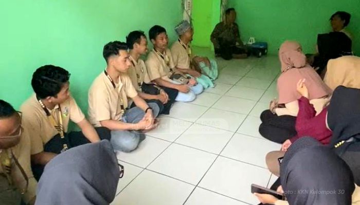 Mahasiswa KKN 30 Universitas Yudharta Pasuruan Mengunjungi Rumah Warga di Desa Jelak Rejo