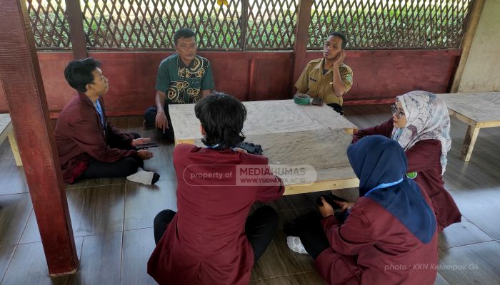 Koordinasi dengan Perangkat Desa dalam Mendorong Keberhasilan Rencana Proker KKN di Desa Parerejo
