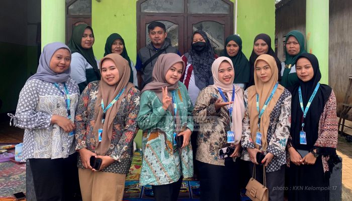 Mahasiswi KKN 17 Ikut Serta Aktif Dalam Posyandu Bersama Warga