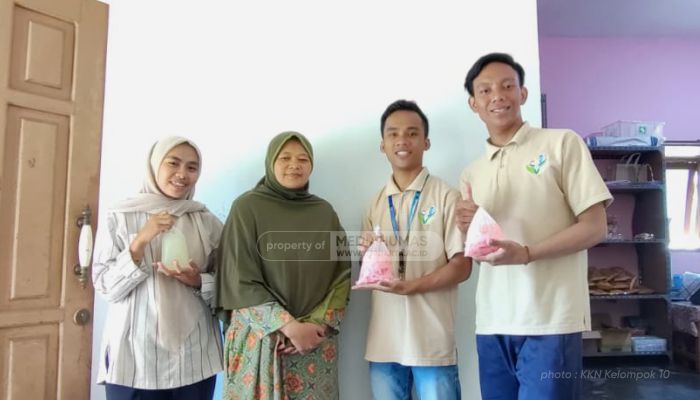 Kolaborasi Kreatif KKN 10 Universitas Yudharta Pasuruan dan Rumah Produksi Stick Erra Hasilkan Produk De Slice Aloevera