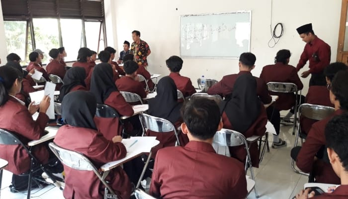 Wakil Rektor II dan Pengawas Ujian Lakukan Kunjungan Observasi ke Lima Fakultas