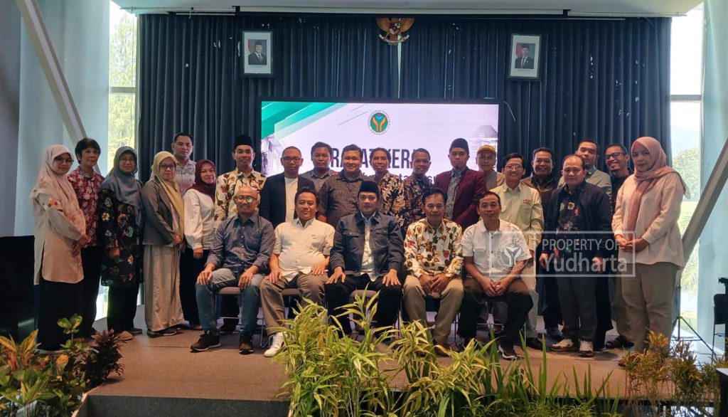 Civitas Akademika Universitas Yudharta Pasuruan Gelar RAKER Global Tahun 2025