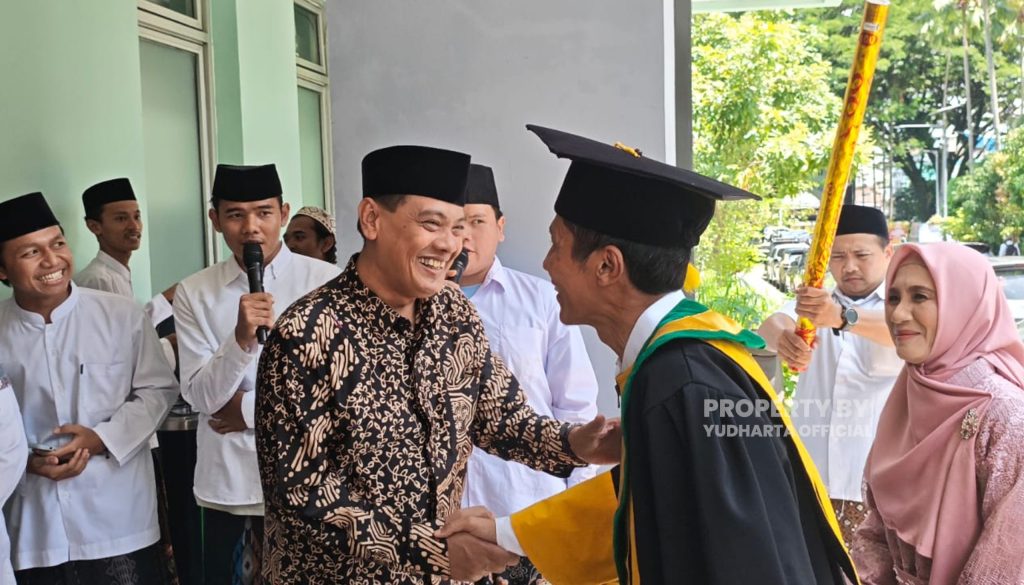Rektor Universitas Yudharta Pasuruan Hadiri Pengukuhan Prof. Dr. KH. M. Faisol Fatawi, M.Ag di UIN Maliki Ibrahim